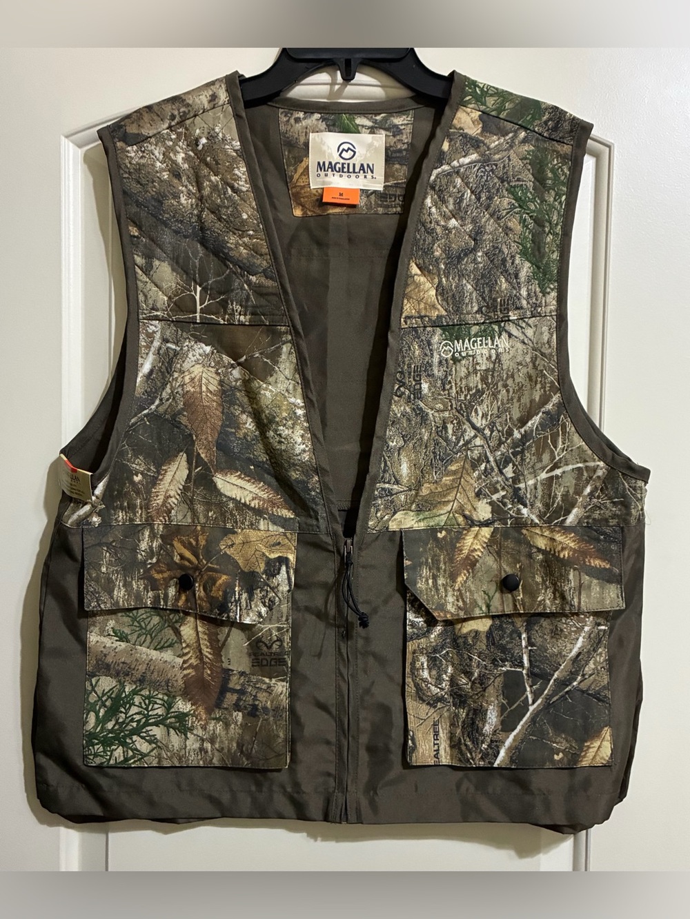 NEW Magellan Outdoors RealTree Edge Camouflage Hunting Zip Up Vest Medium NEW